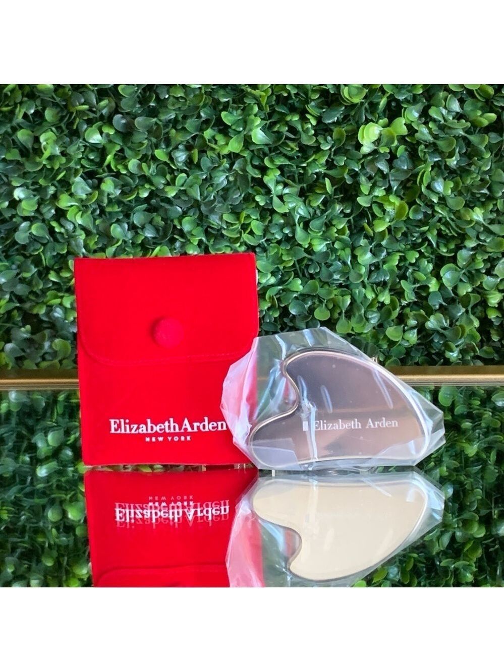 Elizabeth Arden Gua Sha with Pouch | NEW